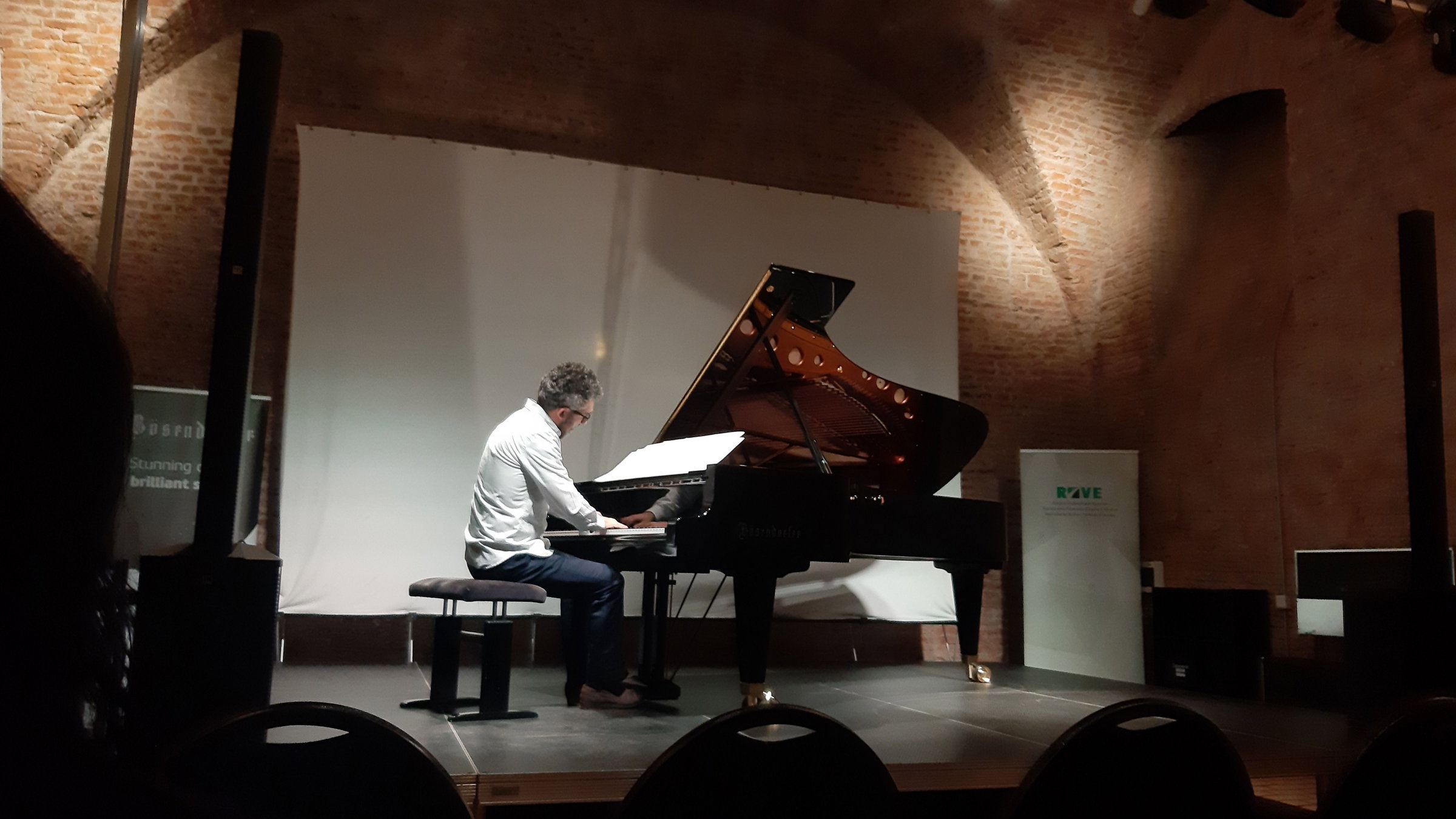 Saját szerzeményekkel érkezett Teo Milea Nagyváradra