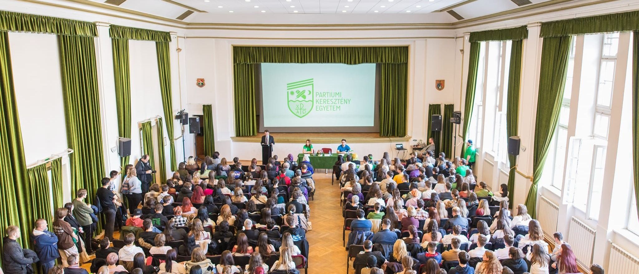 Iránytű lehet a PKE a fiatalok hivatásának megtalálásában