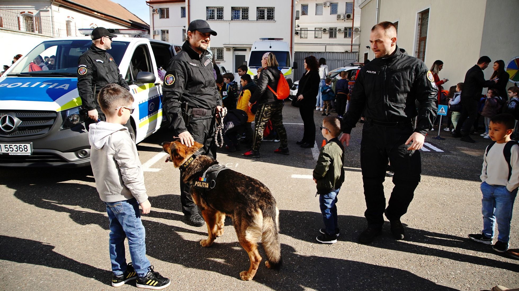 Bemutatók a rendőrség napján
