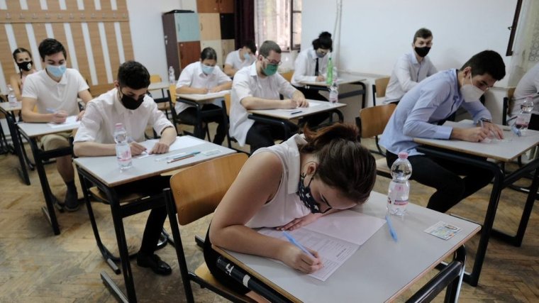 Anyanyelvből és anyanyelvi irodalomból vizsgáznak csütörtökön a diákok