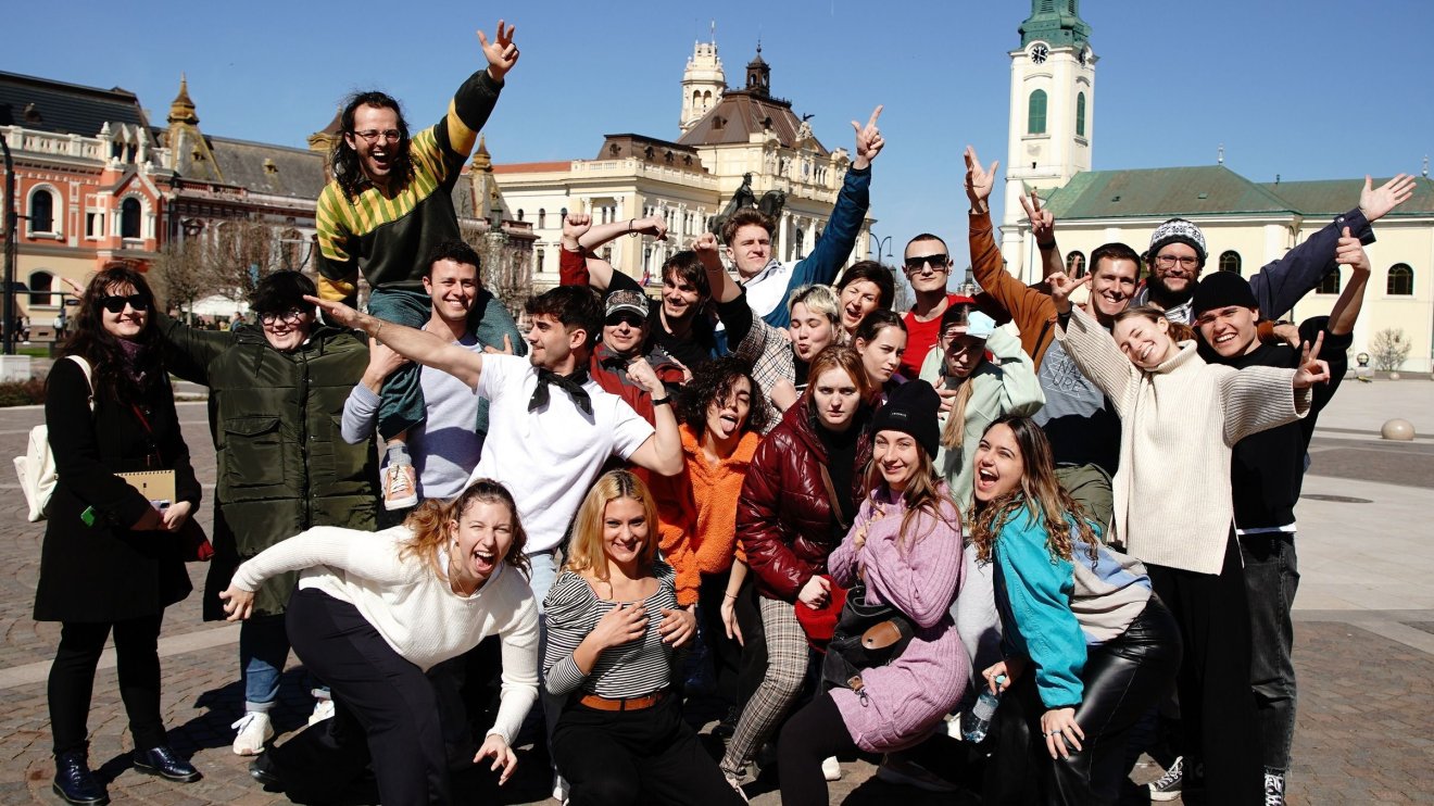 Nemzetközi villámcsődület