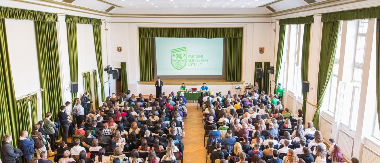 Iránytű lehet a PKE a fiatalok hivatásának megtalálásában