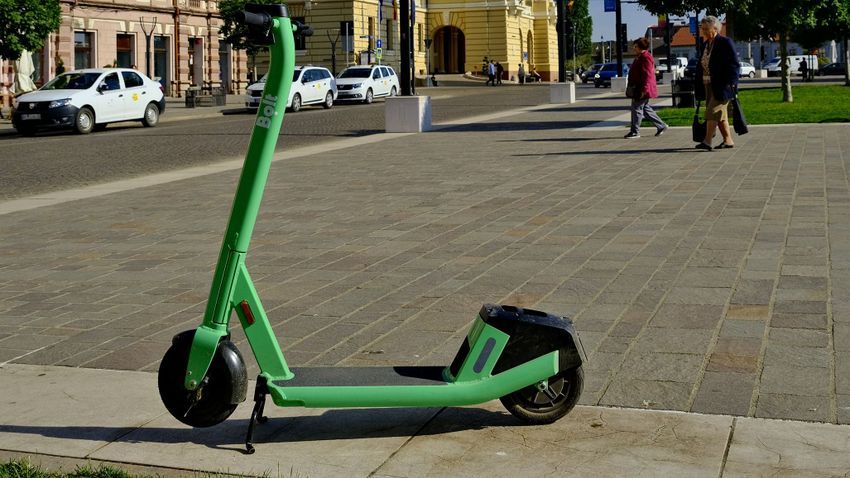 Maradnak Nagyváradon az elektromos rollerek