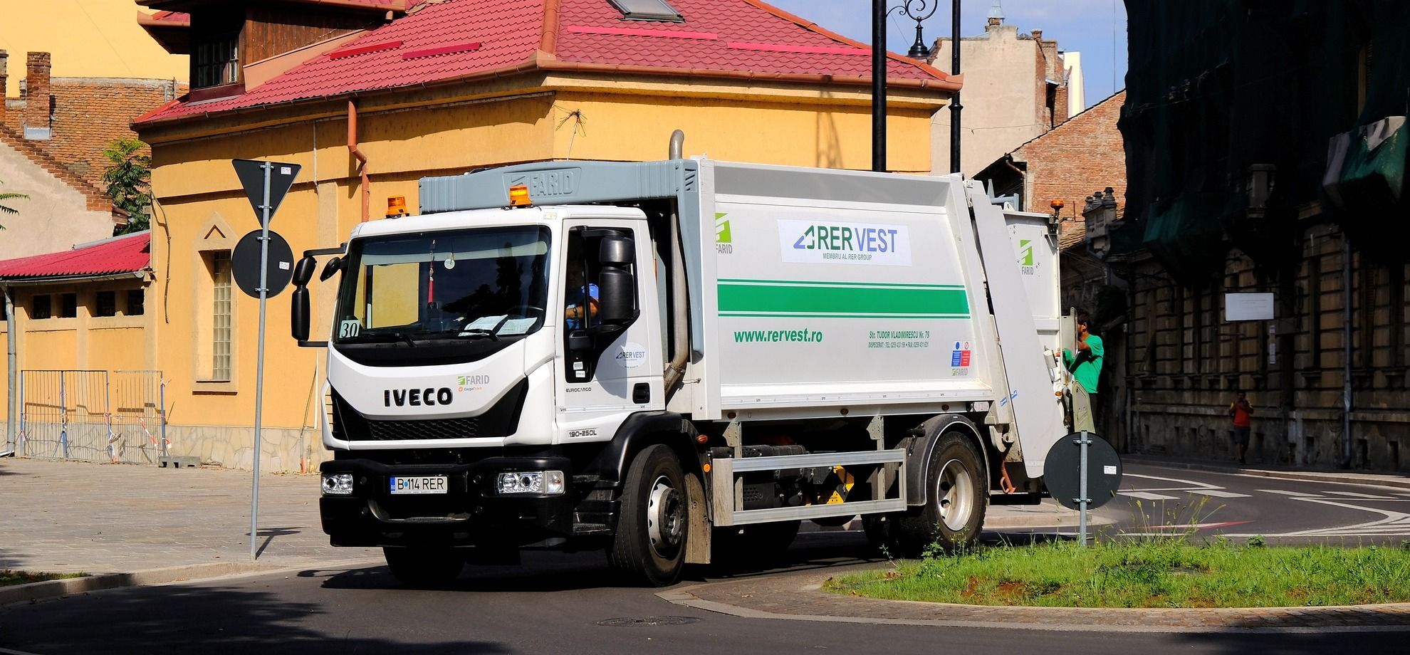 Száz új hulladékgyűjtő szigetet vesz Nagyvárad