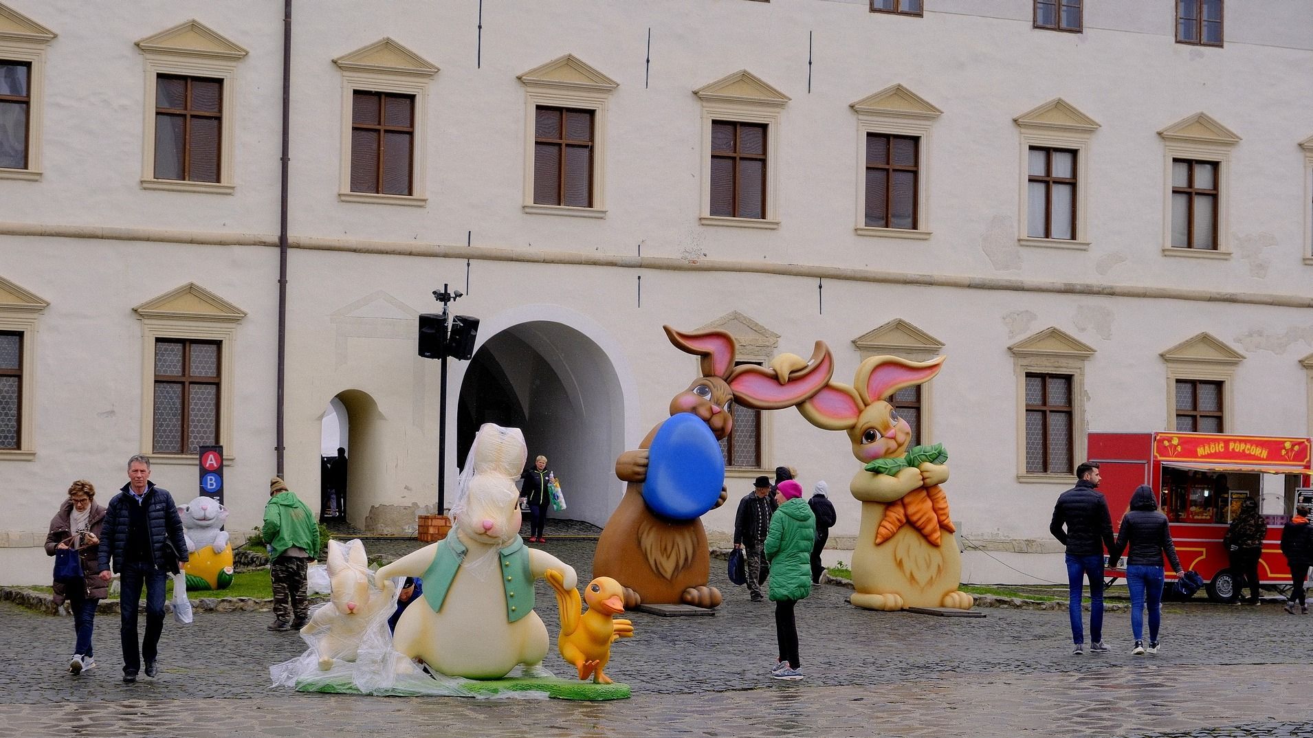 Elkezdődött a húsvéti vásár Nagyváradon