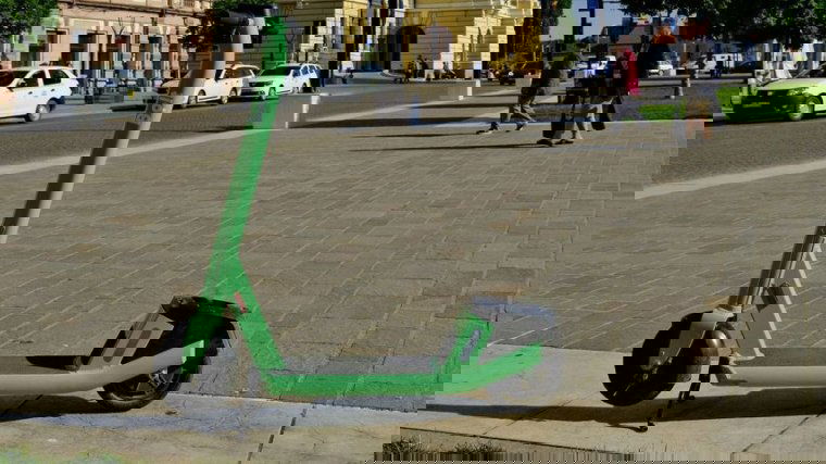 Maradnak Nagyváradon az elektromos rollerek