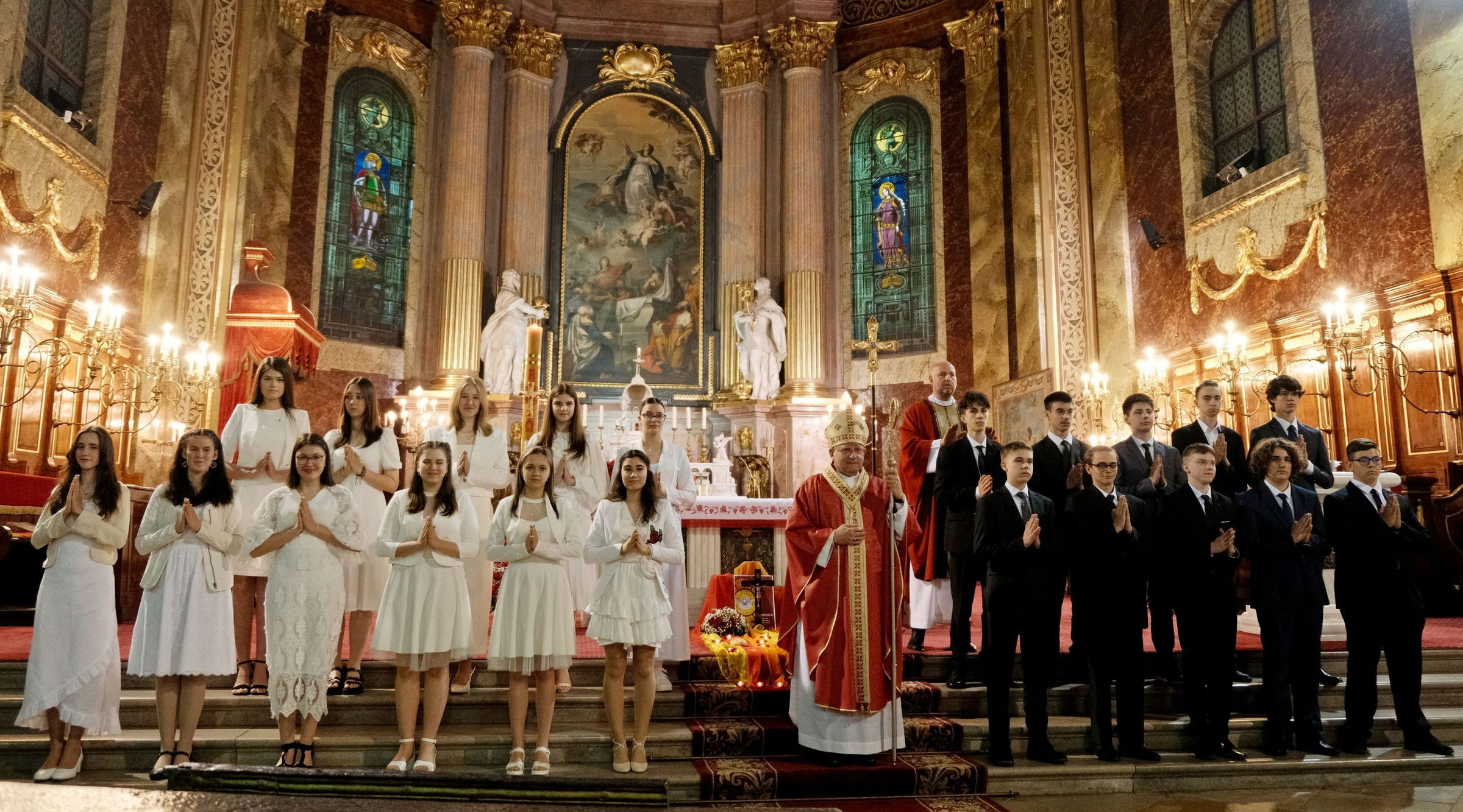 Bérmálás a nagyváradi székesegyházban