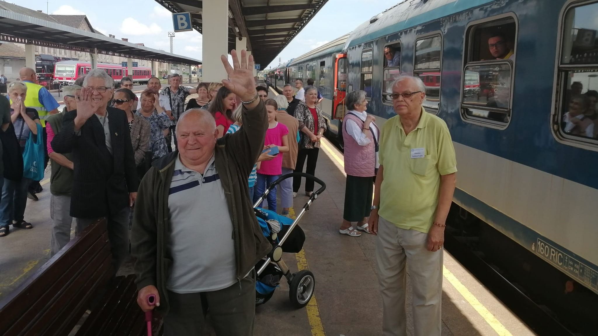 Néhány percig Váradon is megállt a Boldogasszony zarándokvonat
