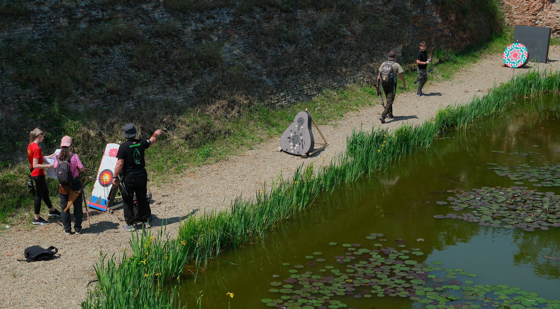 Nagyszabású íjászversenyt rendeztek a vársáncban