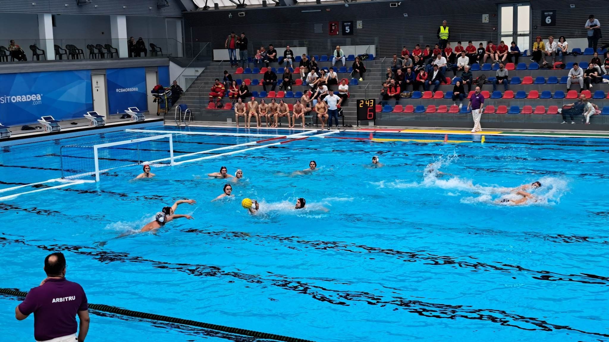 Fél lábbal a döntőben a vízilabdázók