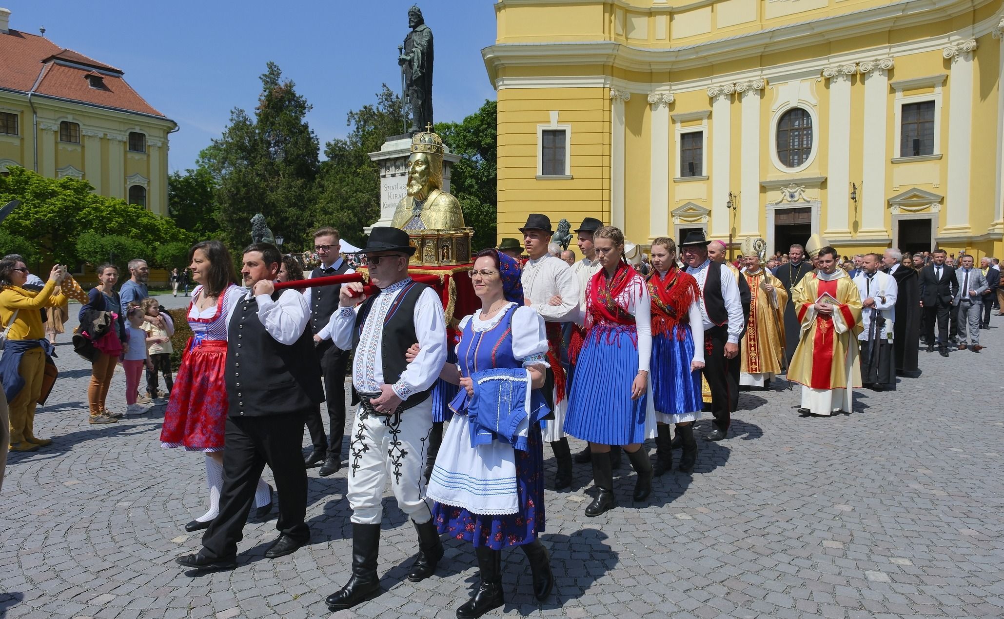 A hermás körmenettel hivatalosan is elkezdődött a Festum Varadinum