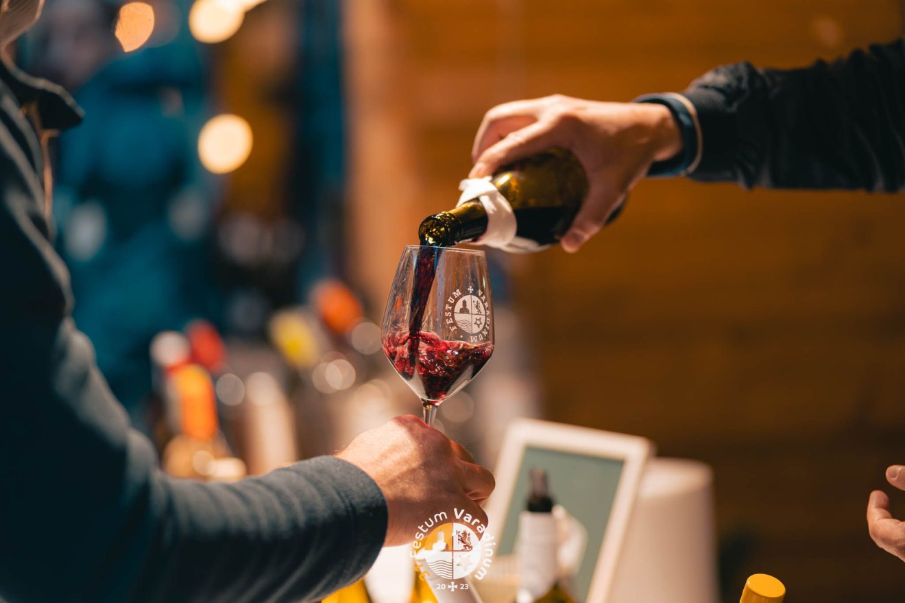 Könyvbemutatóval nyitották meg a Borpartot