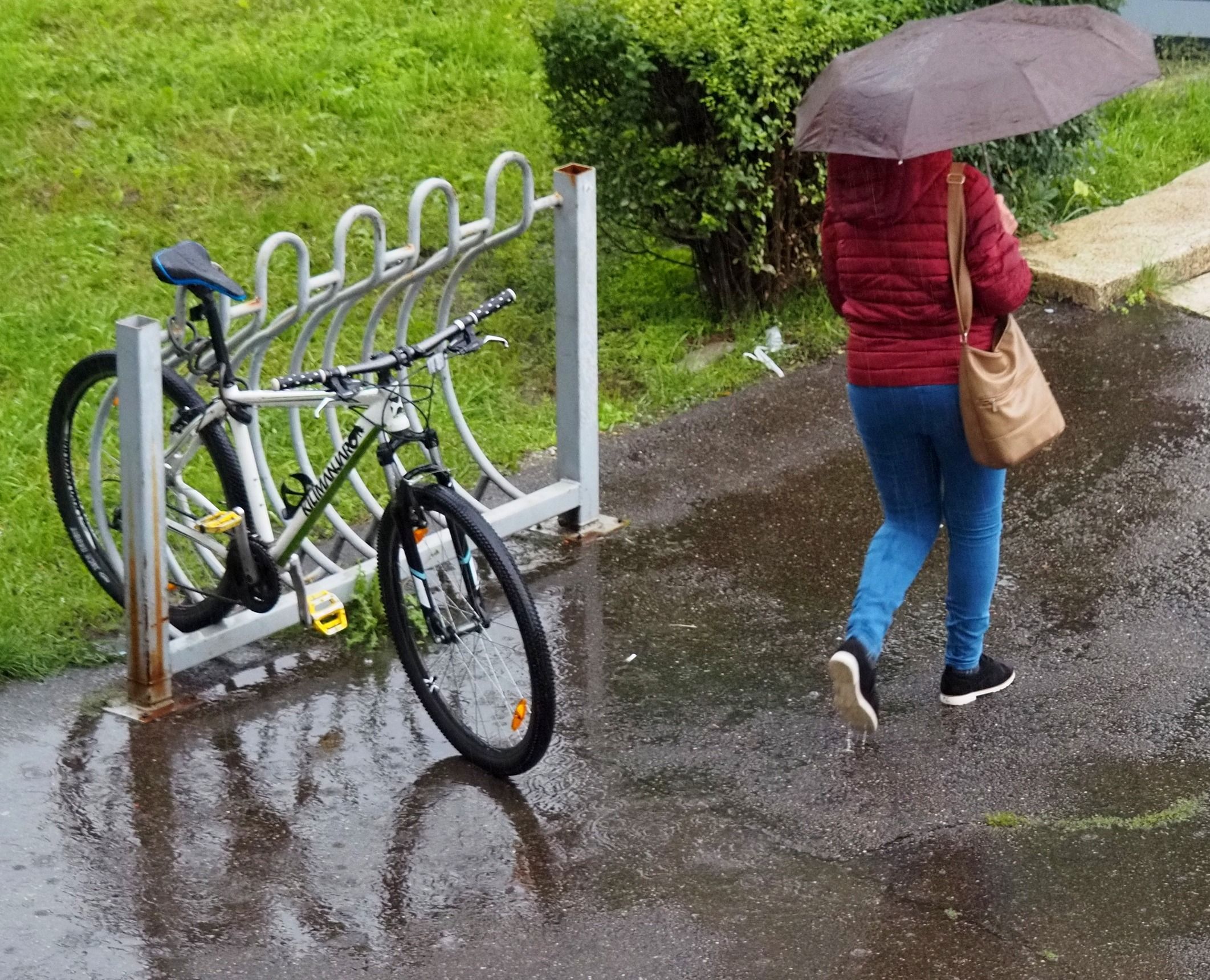 Felhőszakadások és viharok várhatók pénteken Erdélyben