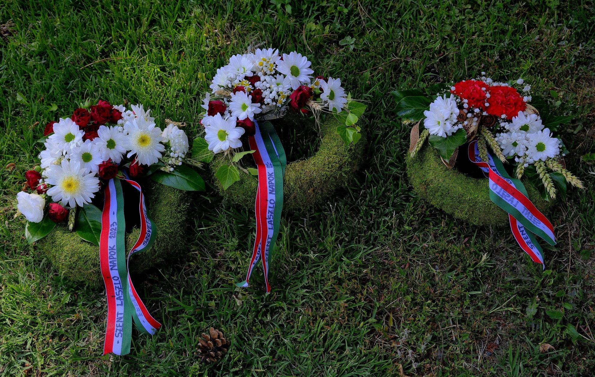 Koszorúzással tisztelegtek Szent László nagysága előtt