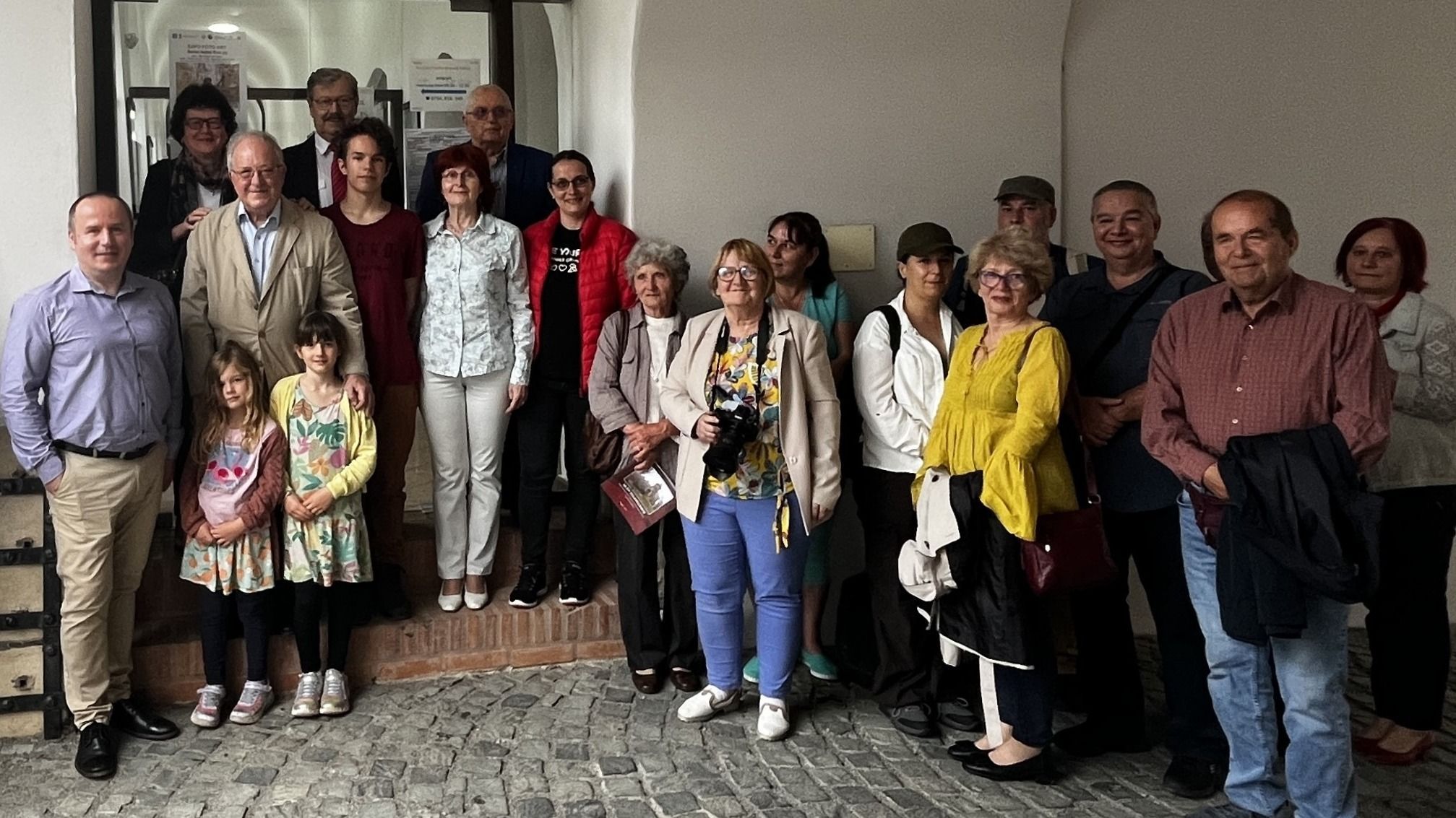 Végzősök fotóiból nyílt kiállítás