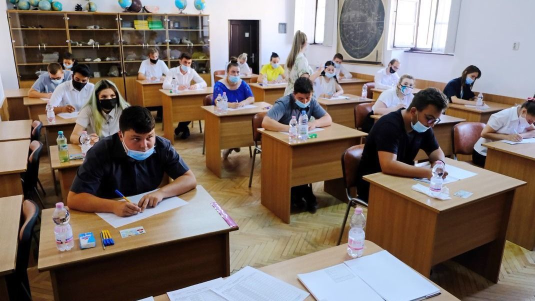 Szerdán matematikából vizsgáznak a nyolcadik osztályt végzett tanulók