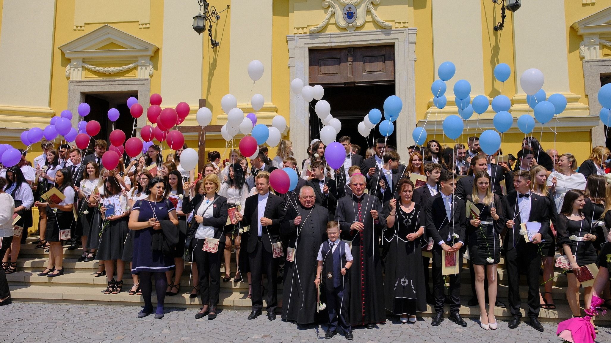Elballagtak a Szent László líceum végzős osztályai