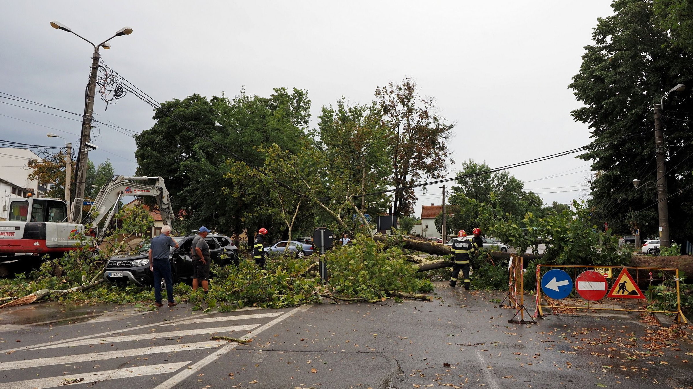 FRISSÍTVE | Jelentős károkat okozott a vihar Nagyváradon