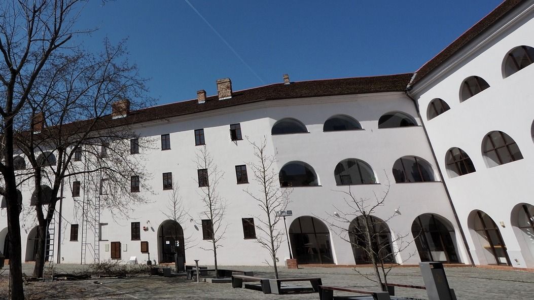 Végzősök kiállítása