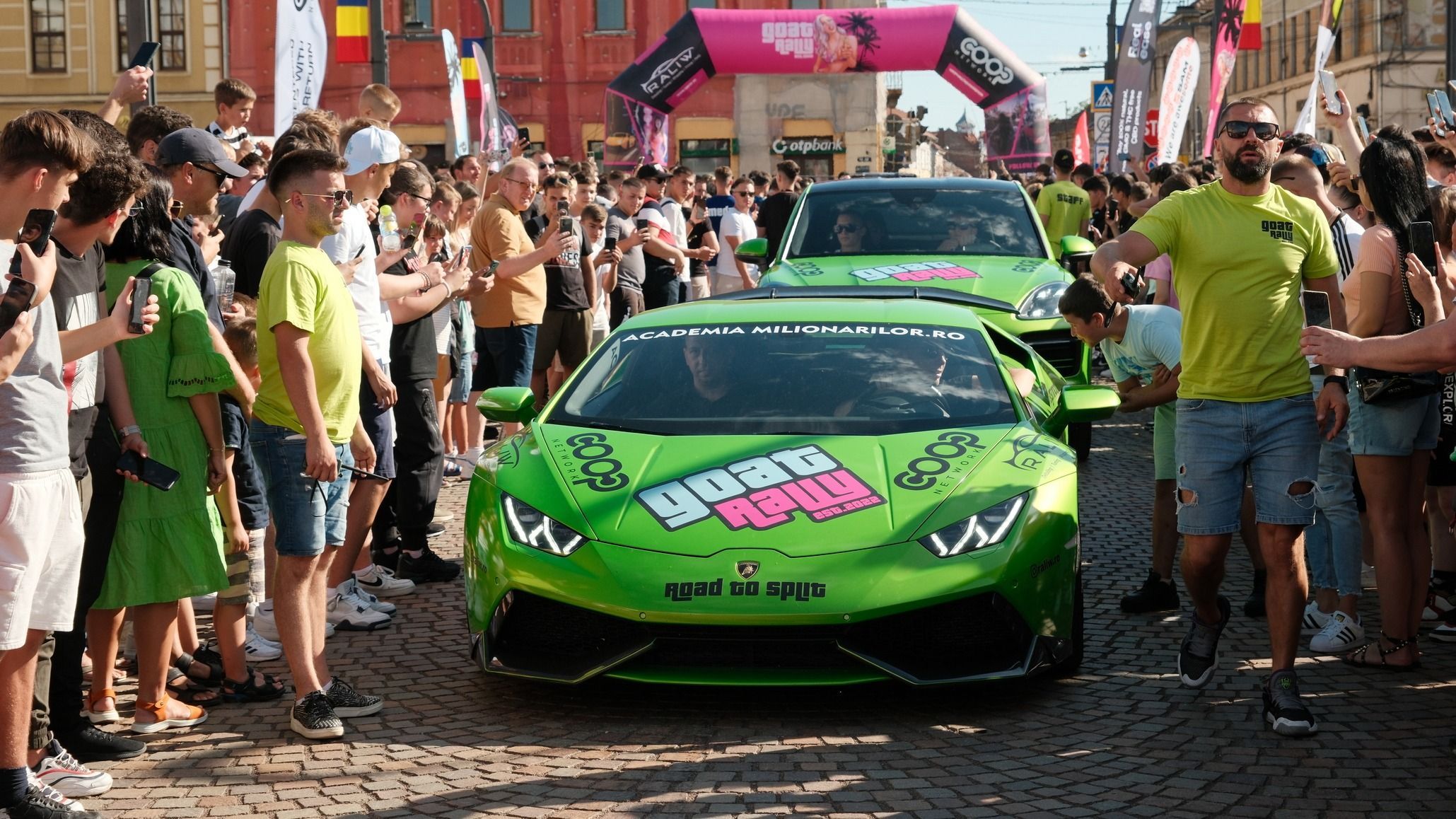 Járműcsodák a váradi Szent László téren