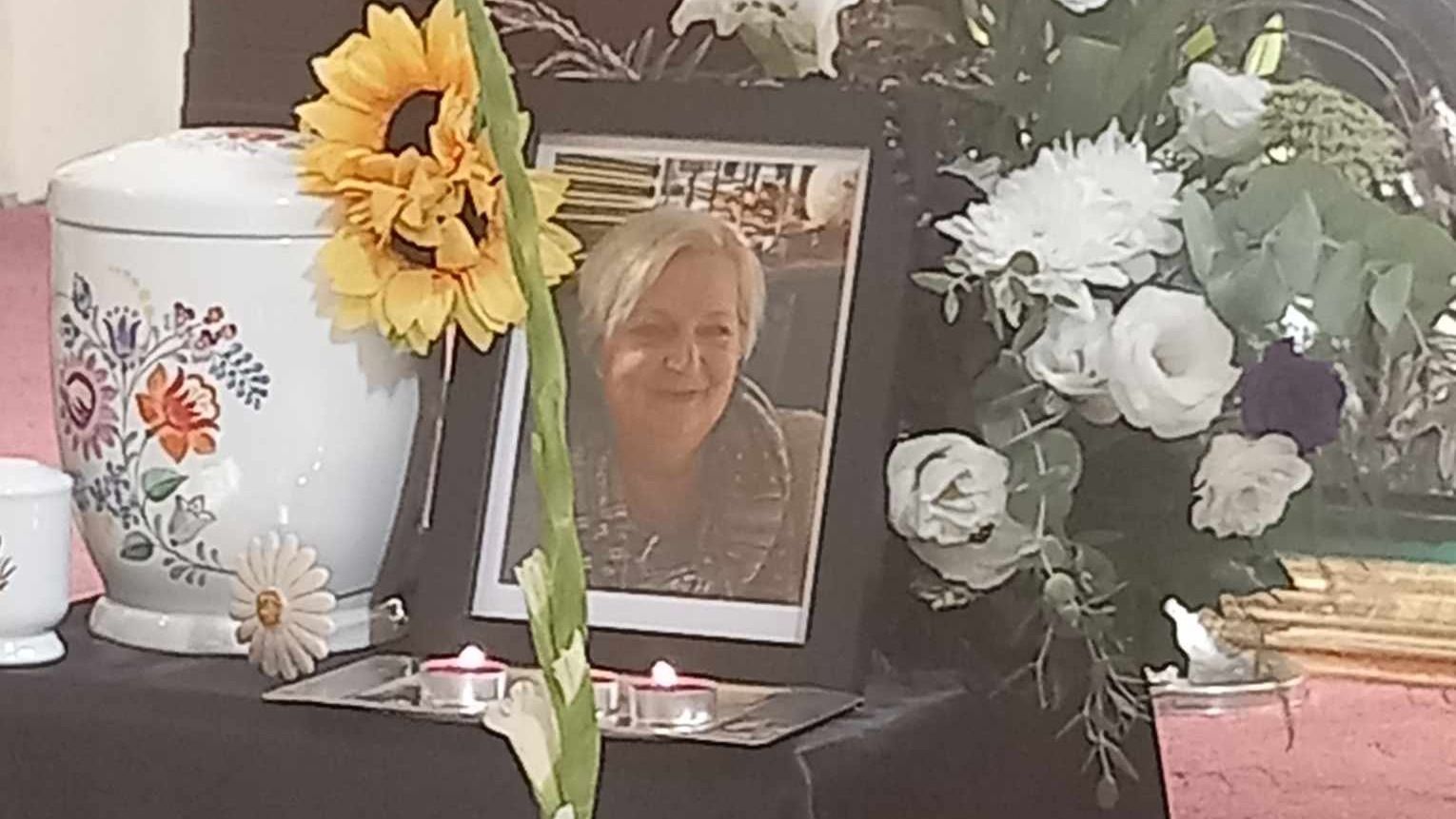 Végső búcsút vettek Csákváry Évától