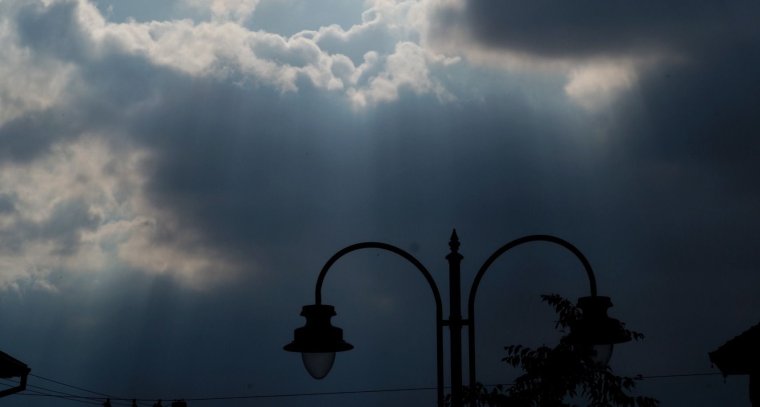 Viharos időre figyelmeztetnek a meteorológusok