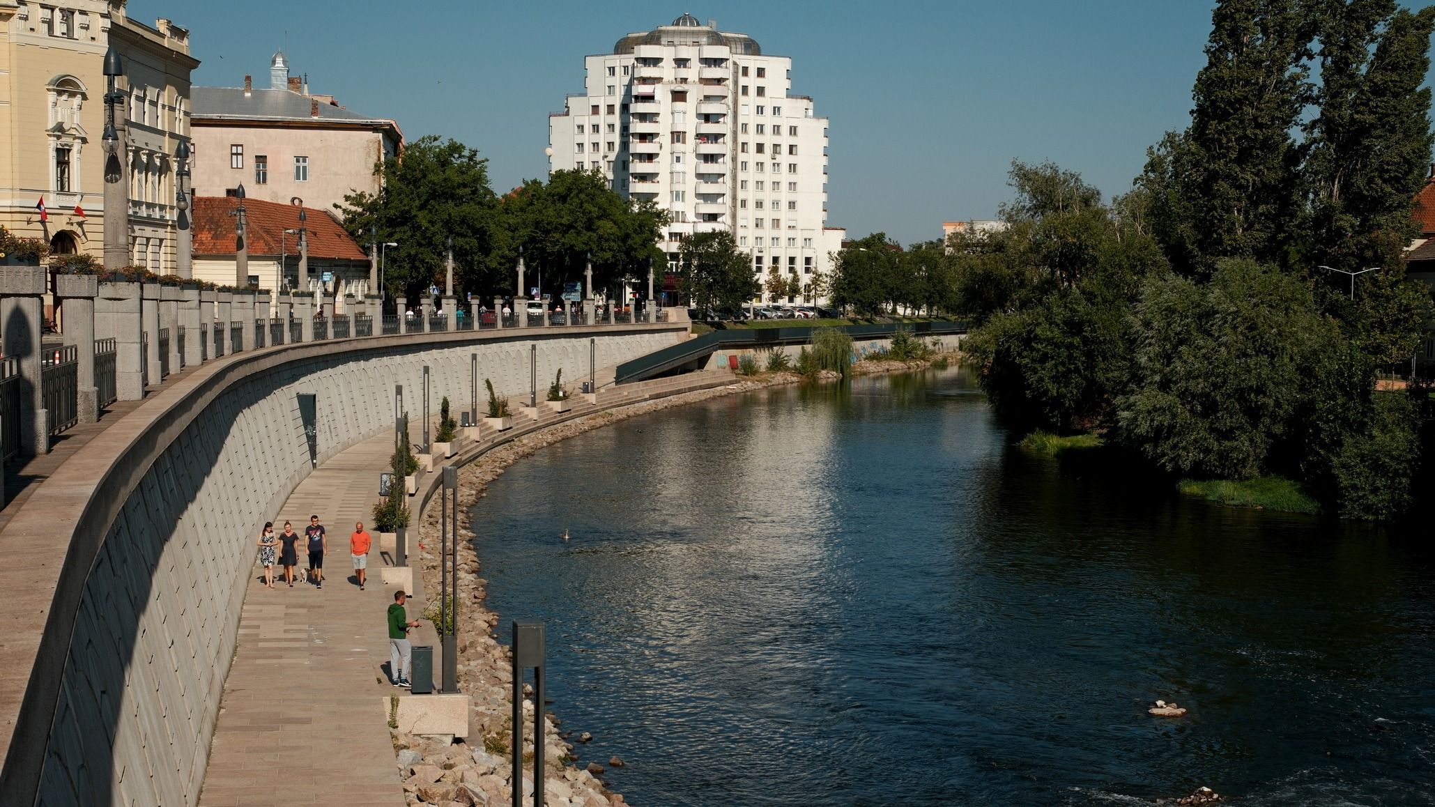 A hét közepéig országszerte kitart a megszokottnál melegebb idő