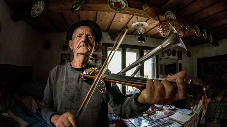 A román parlamentben szervez kiállítást az Euro Foto Art Egyesület