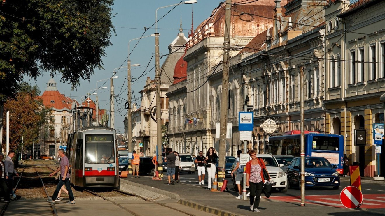 Tanévet kezdtek a diákok és a villamosok is Nagyváradon