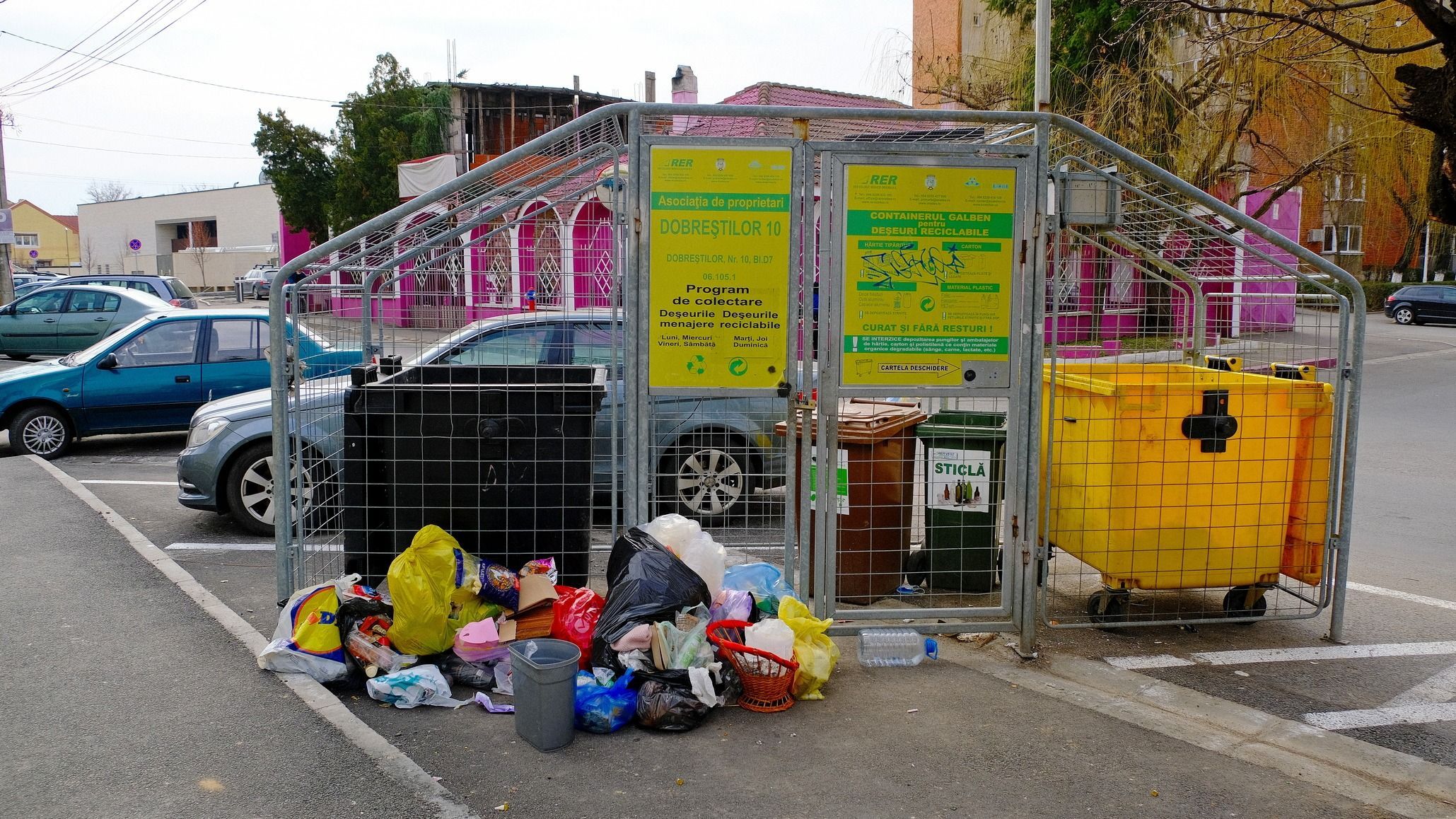 Csak üveget a zöld kukába, különben a RER nem szállítja el!