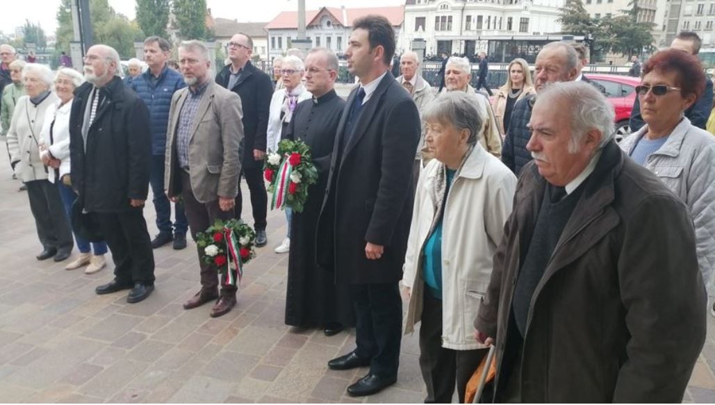 Megemlékezés és koszorúzás