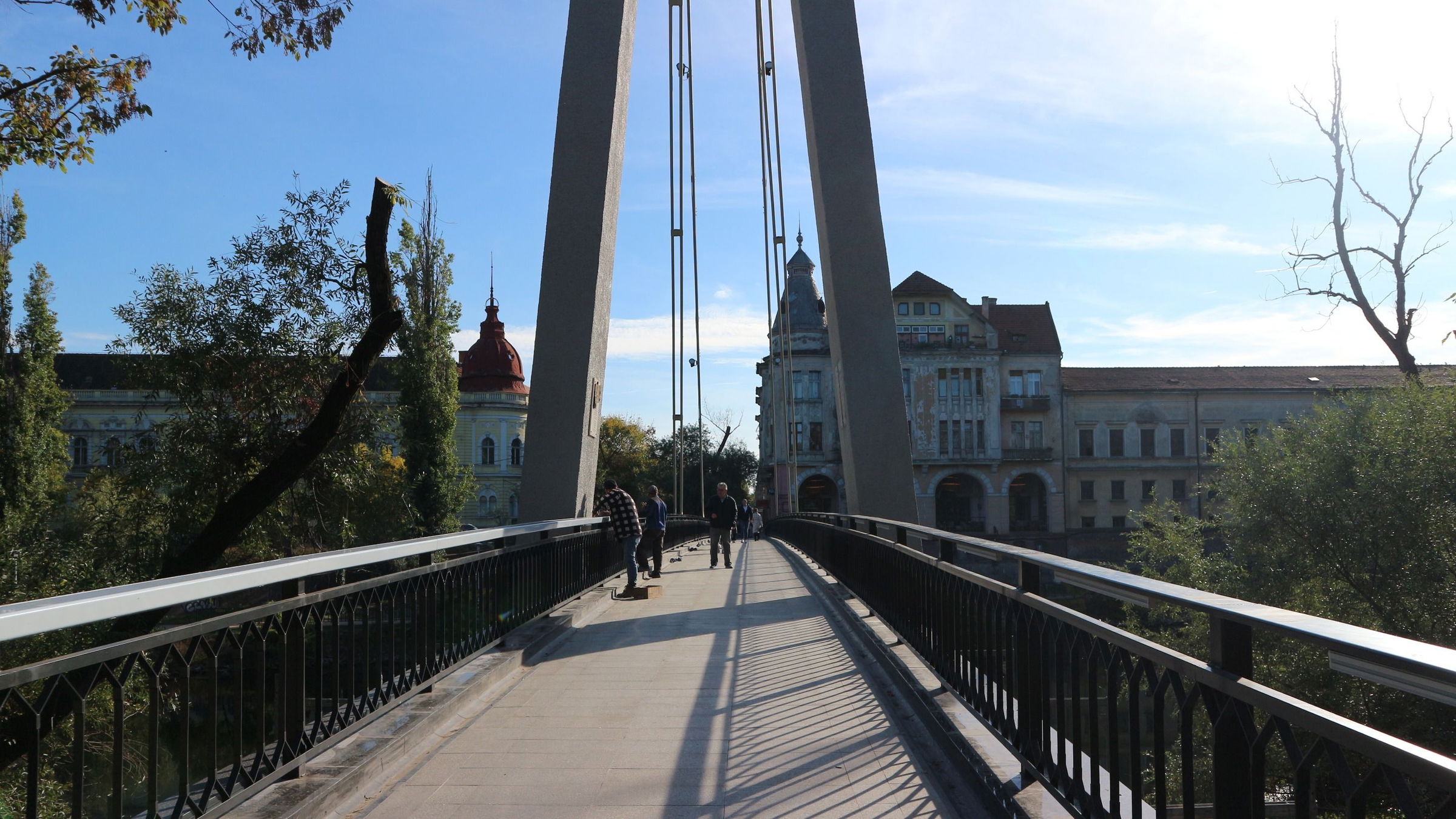 Teljes szélességben