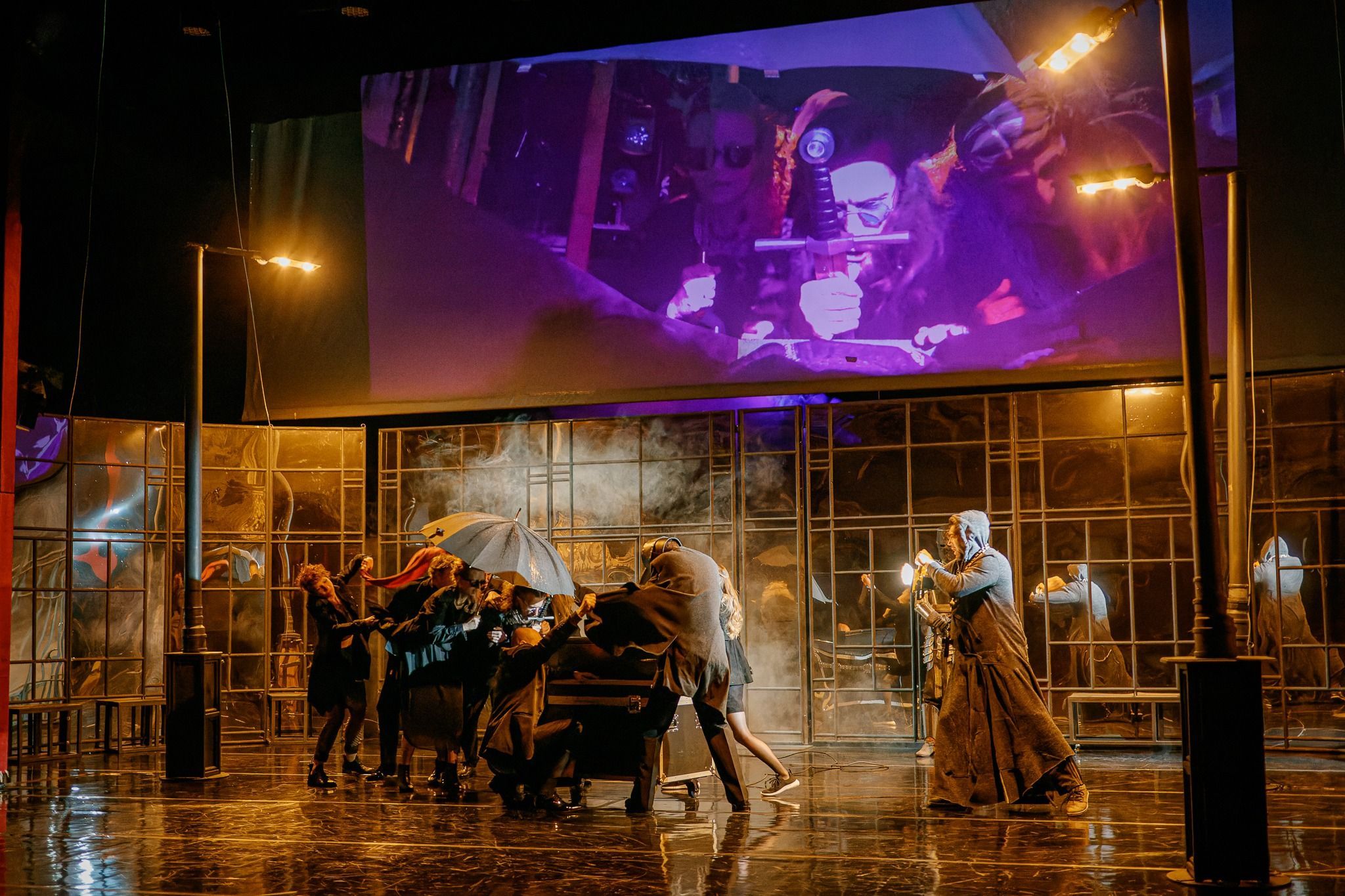 Visszatér a színpadra A Schroffenstein család