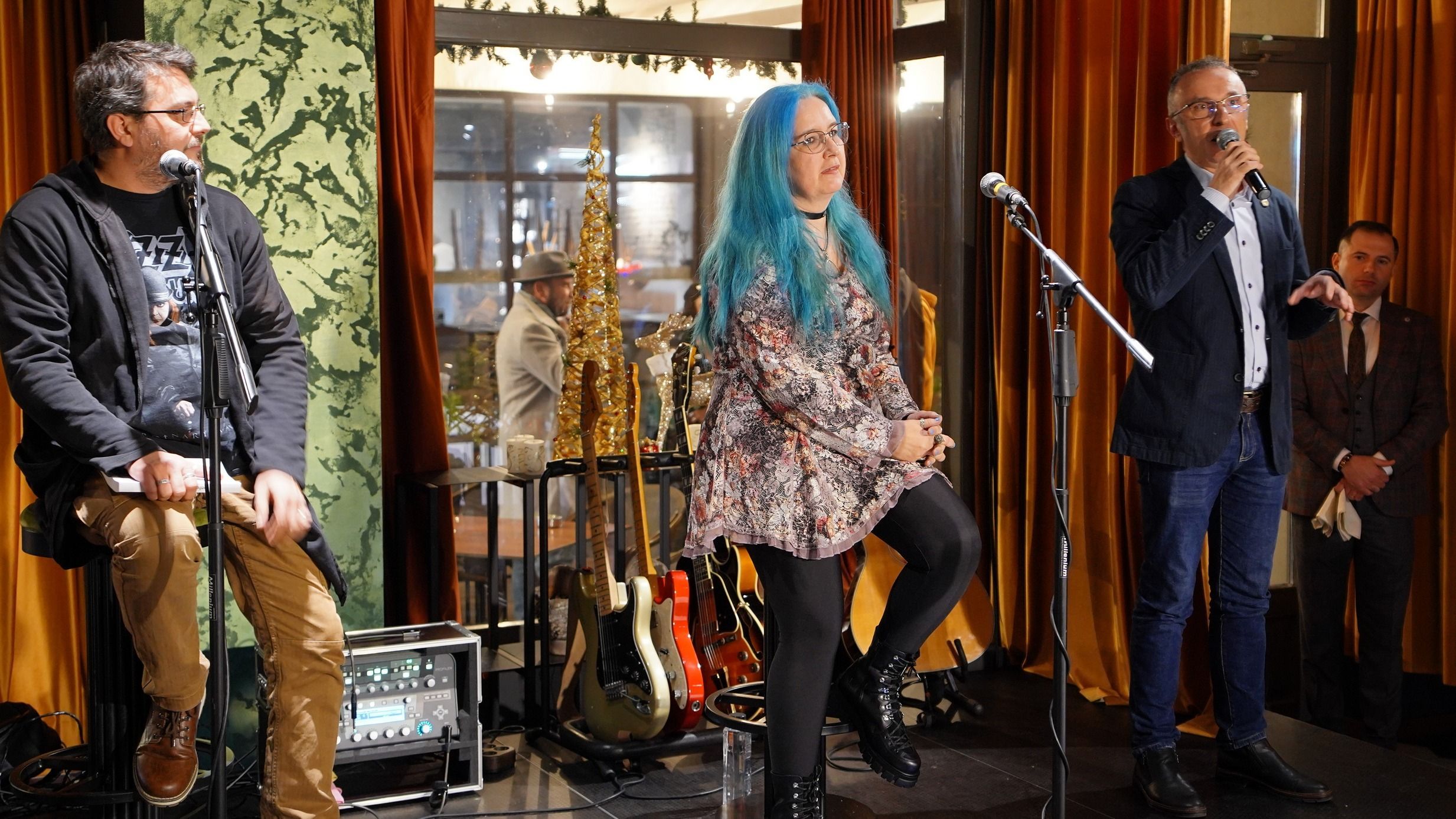 Kellemes könyvbemutató különös körítéssel