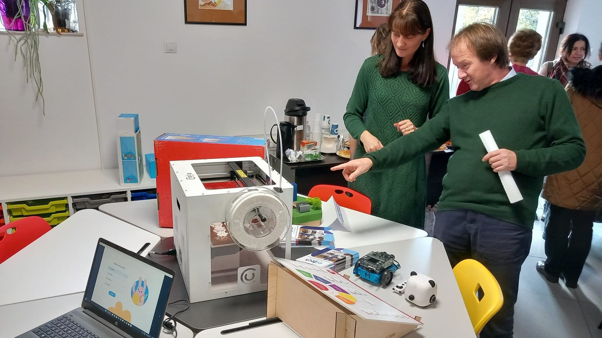 Okos taneszközöket mutattak be