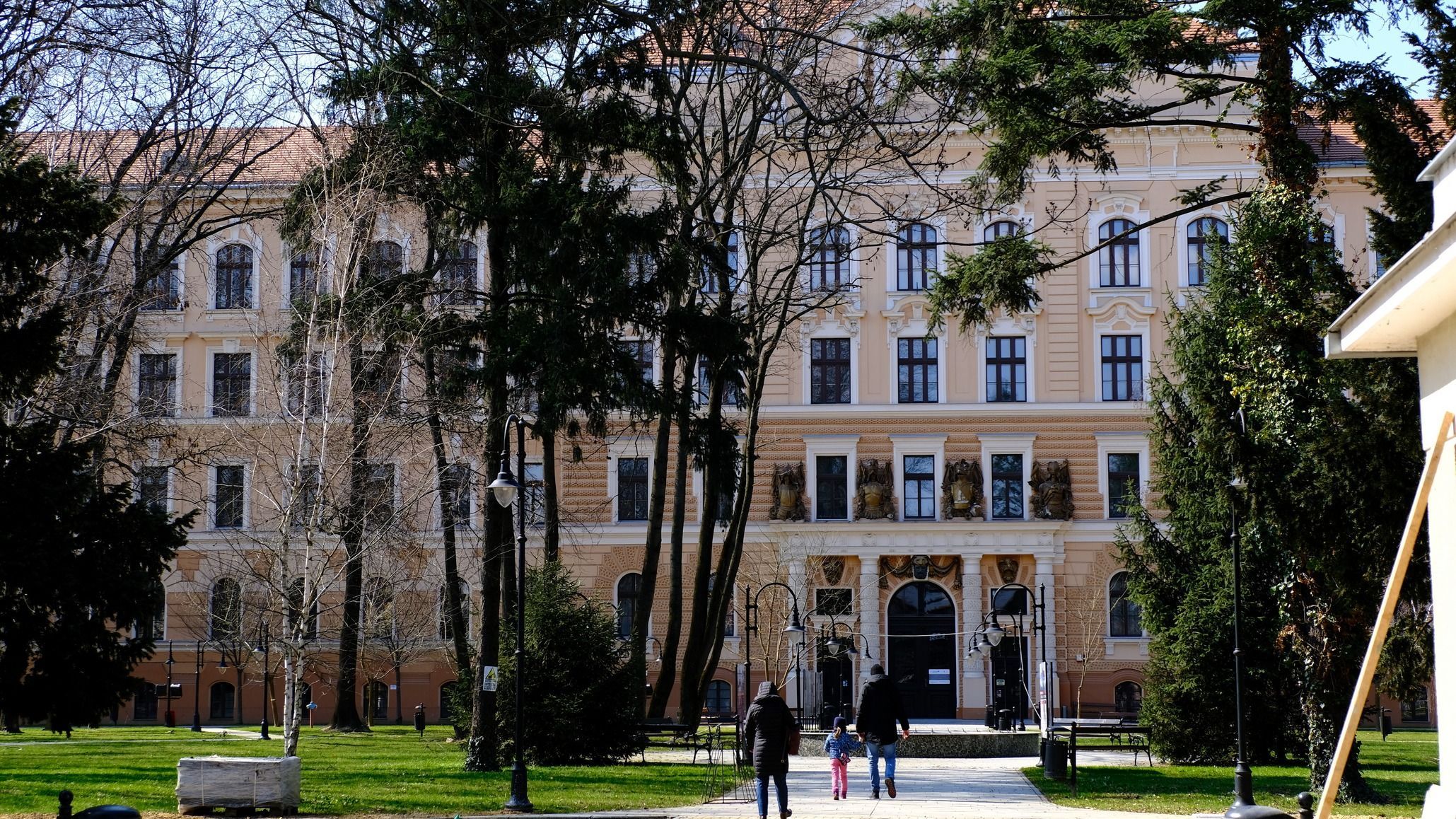 Meghosszabbított kiállítás