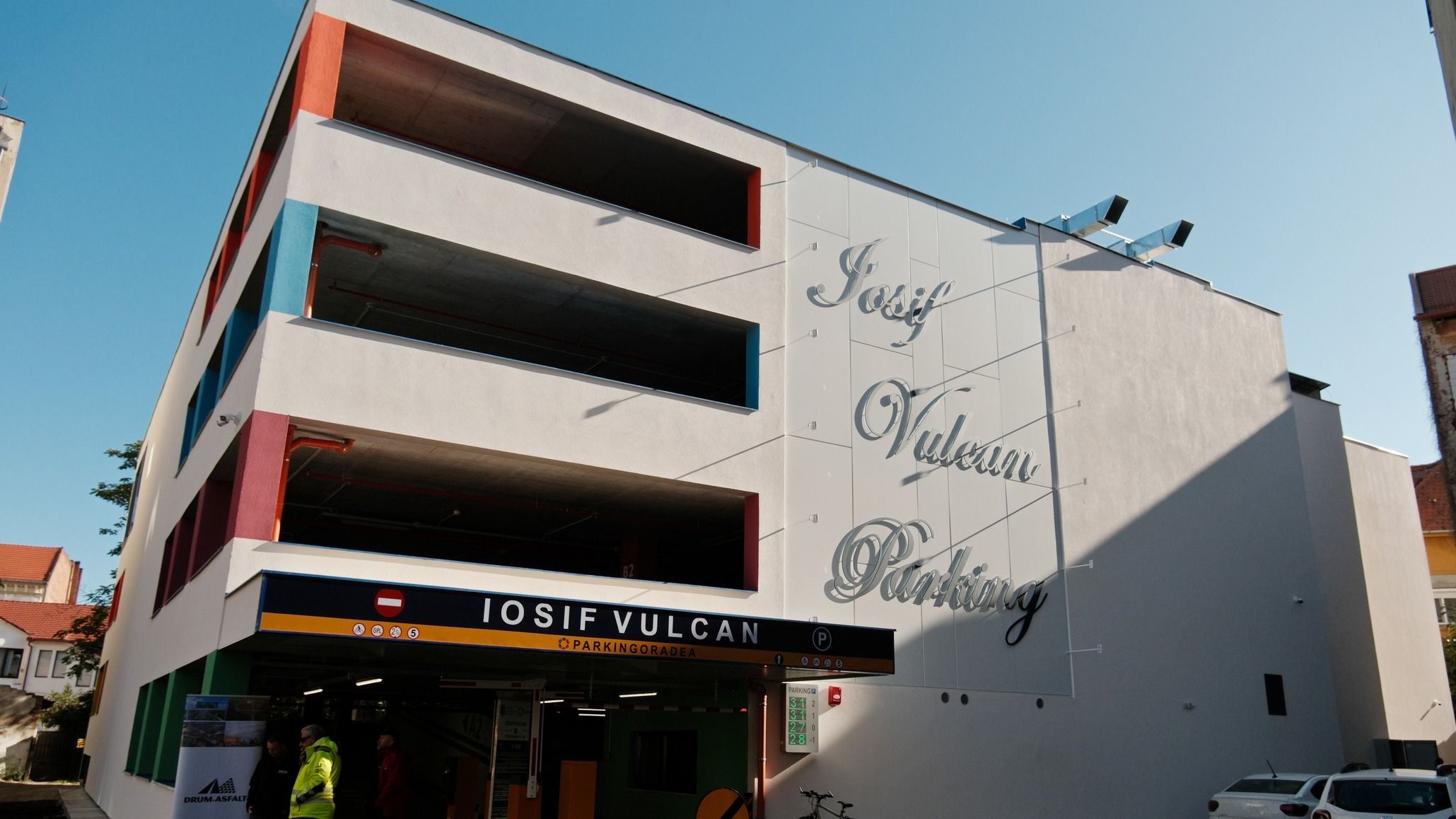 Sok a panasz az új váradi parkolóházra