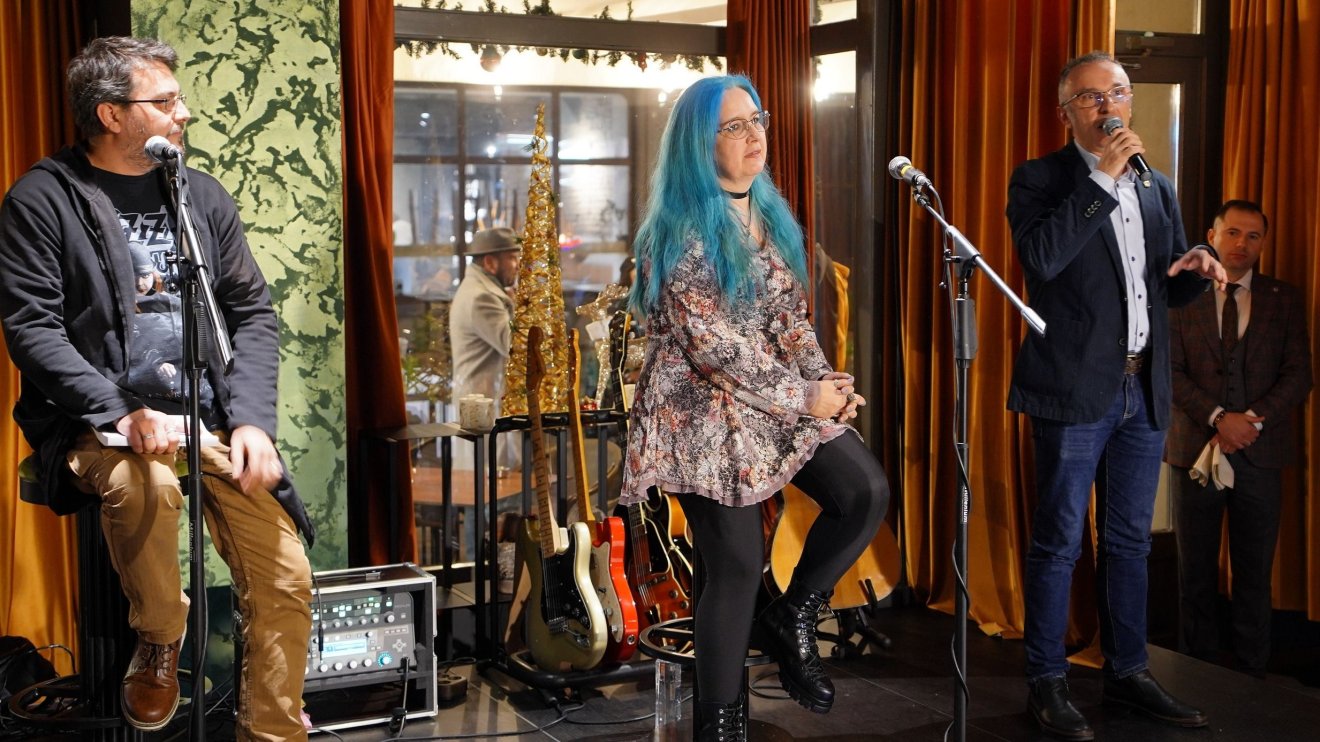 Kellemes könyvbemutató különös körítéssel