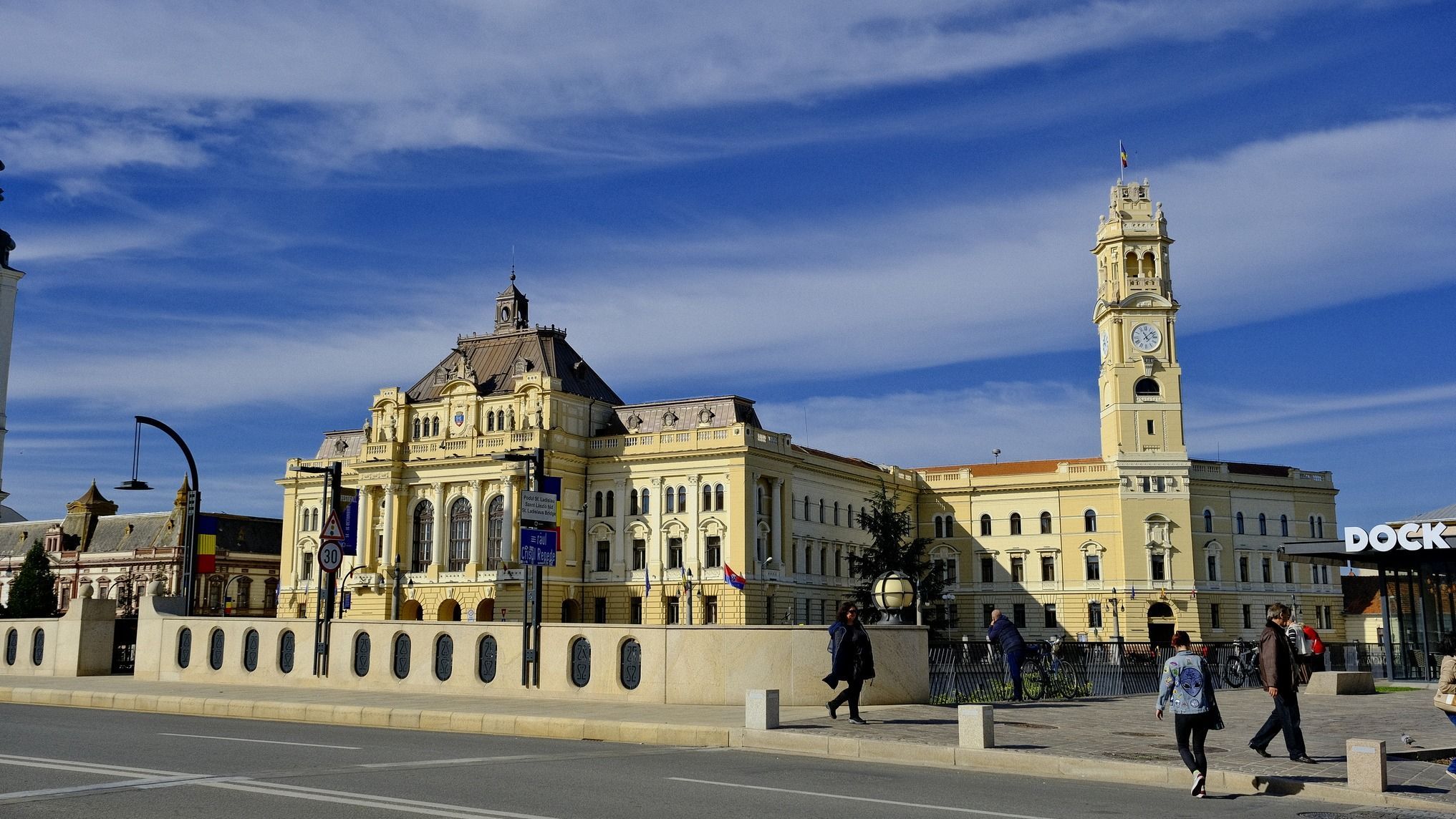 Kevesebb a főnök a váradi városházán