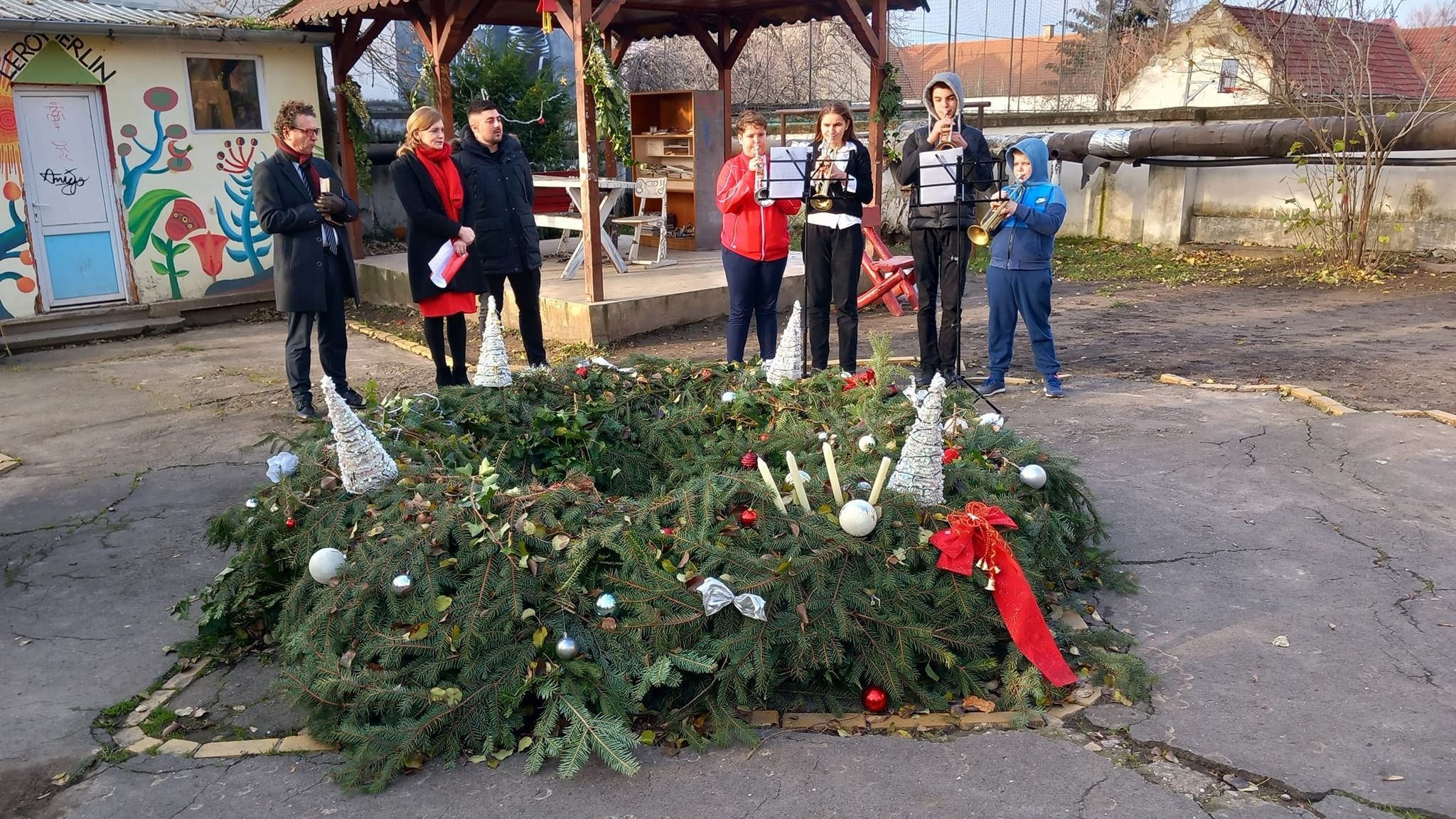 A negyedik gyertyaláng is fellobbant a művészeti líceumban
