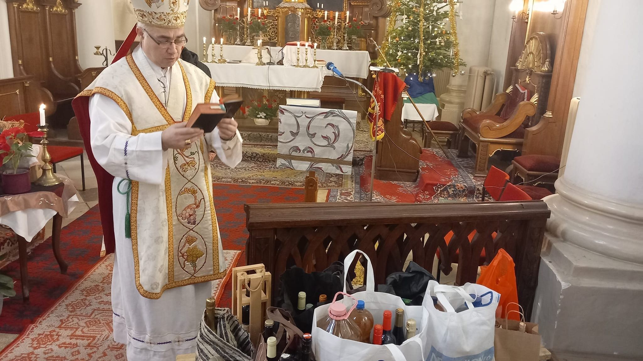 Borokat szenteltek a premontrei kanonokrend nagyváradi széktemplomában