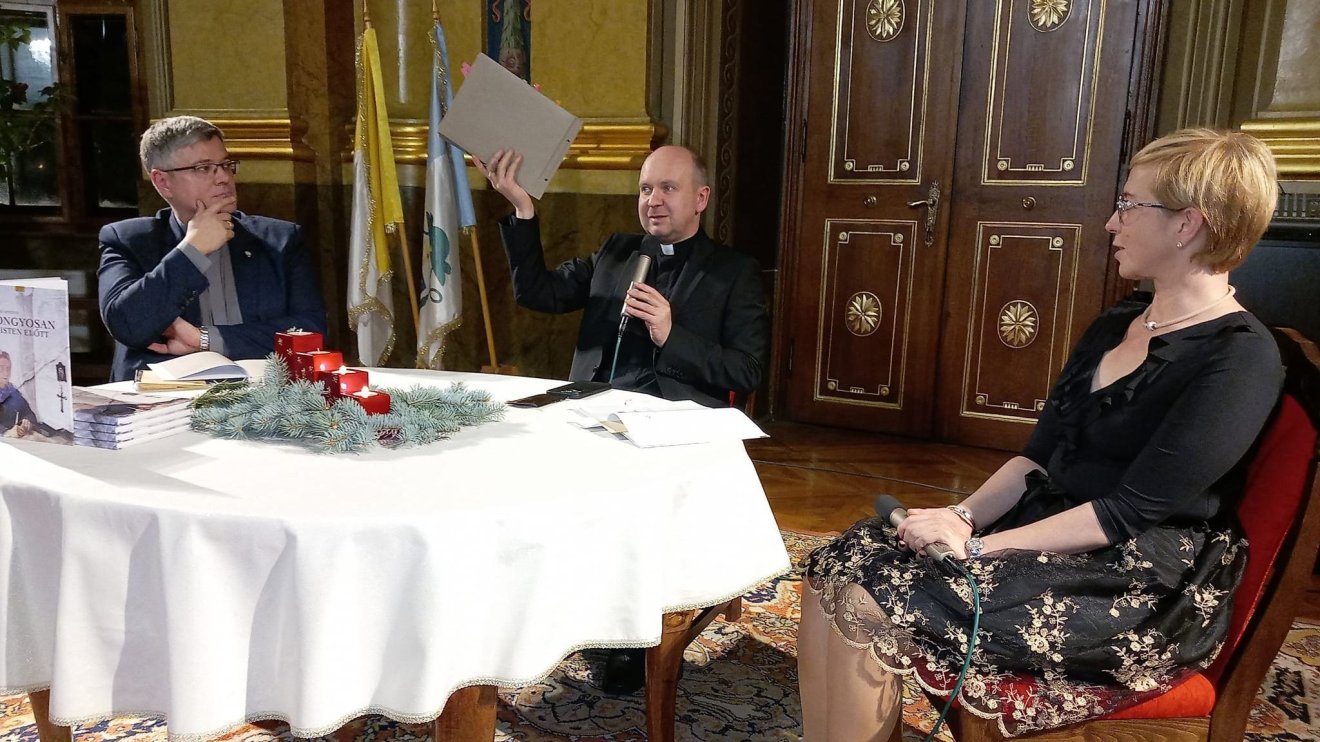 Könyvbemutató: Rongyosan az Isten előtt