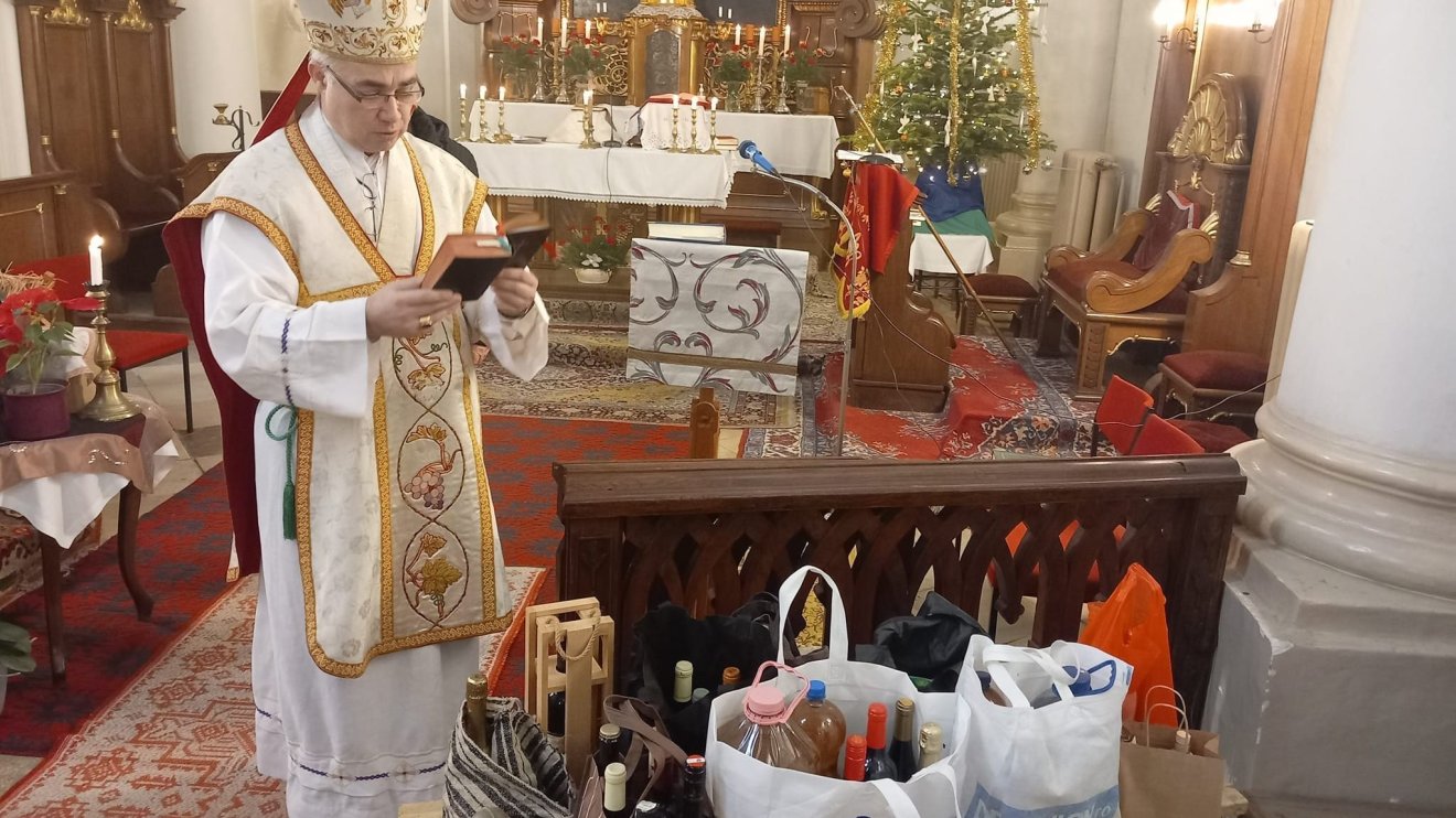 Borokat szenteltek a premontrei kanonokrend nagyváradi széktemplomában