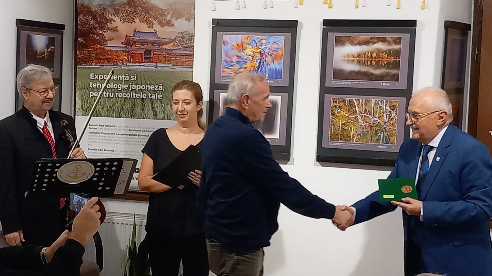 Magyar és román fotósok munkáit állították ki Váradon