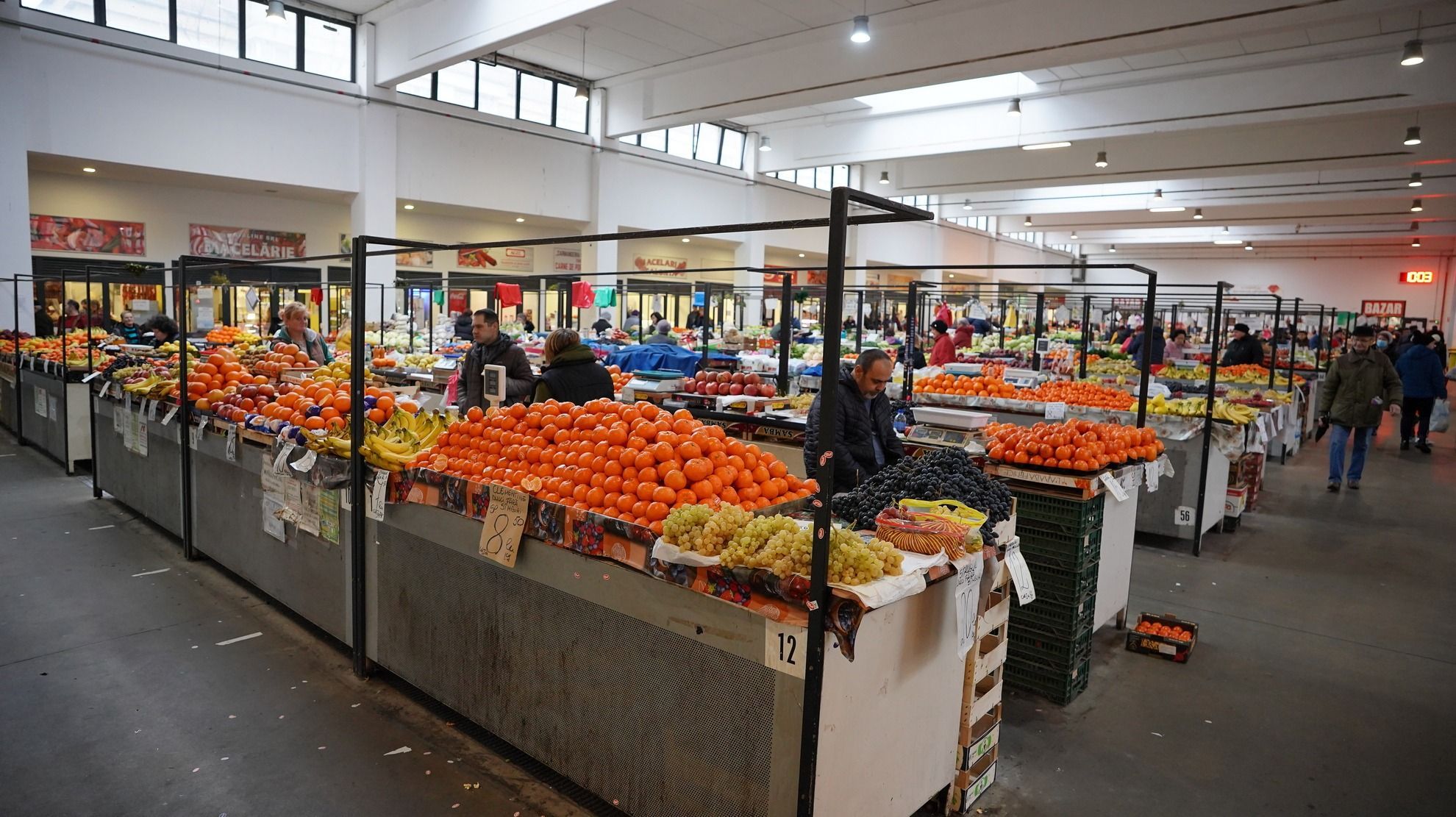 Elégedetlenkednek az árusok a nagyváradi Rogériuszi piacon