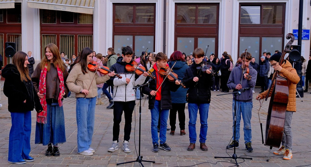 Közösen énekeltek az adysok