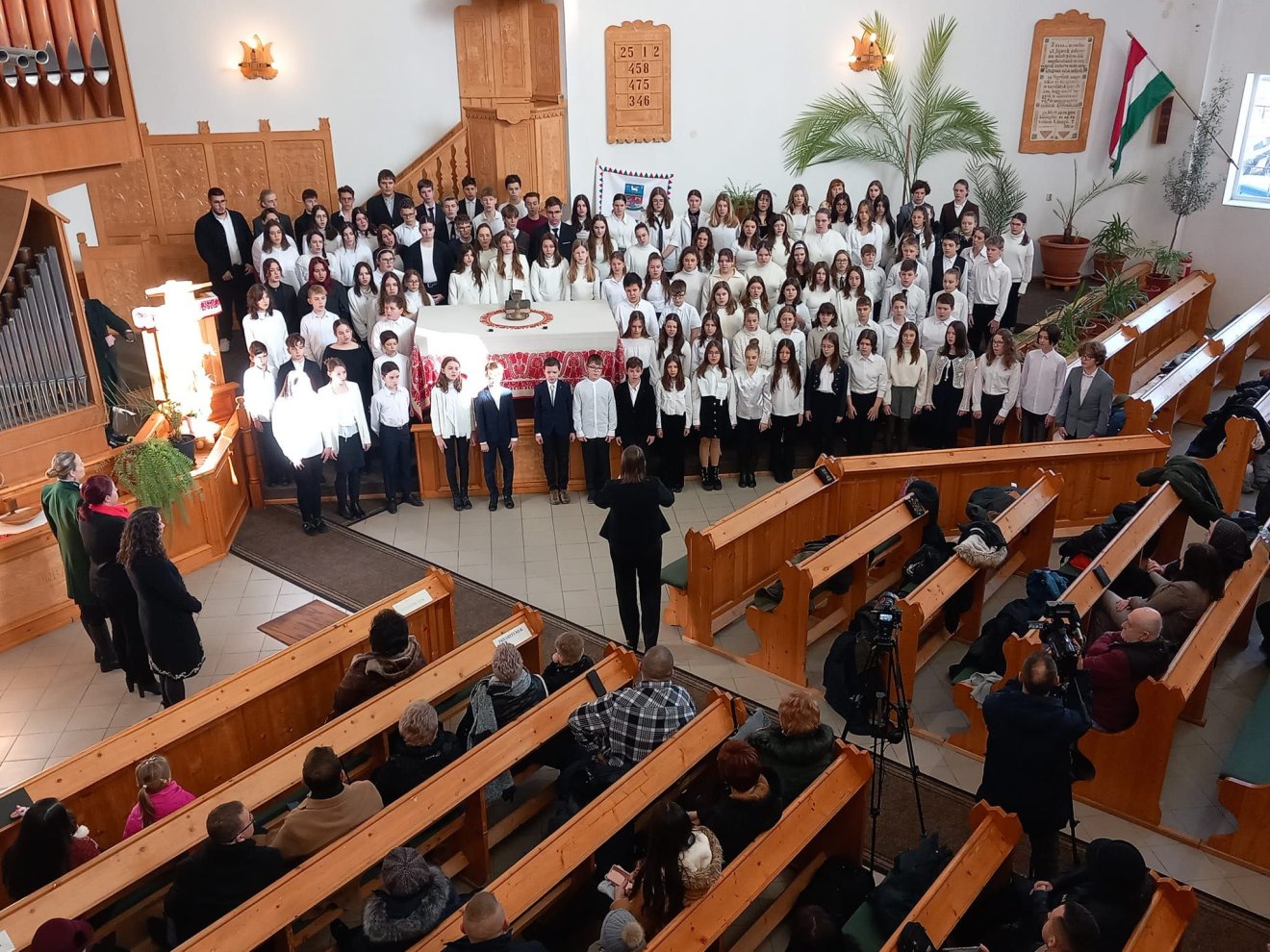 Együtt énekelték nemzeti imánkat