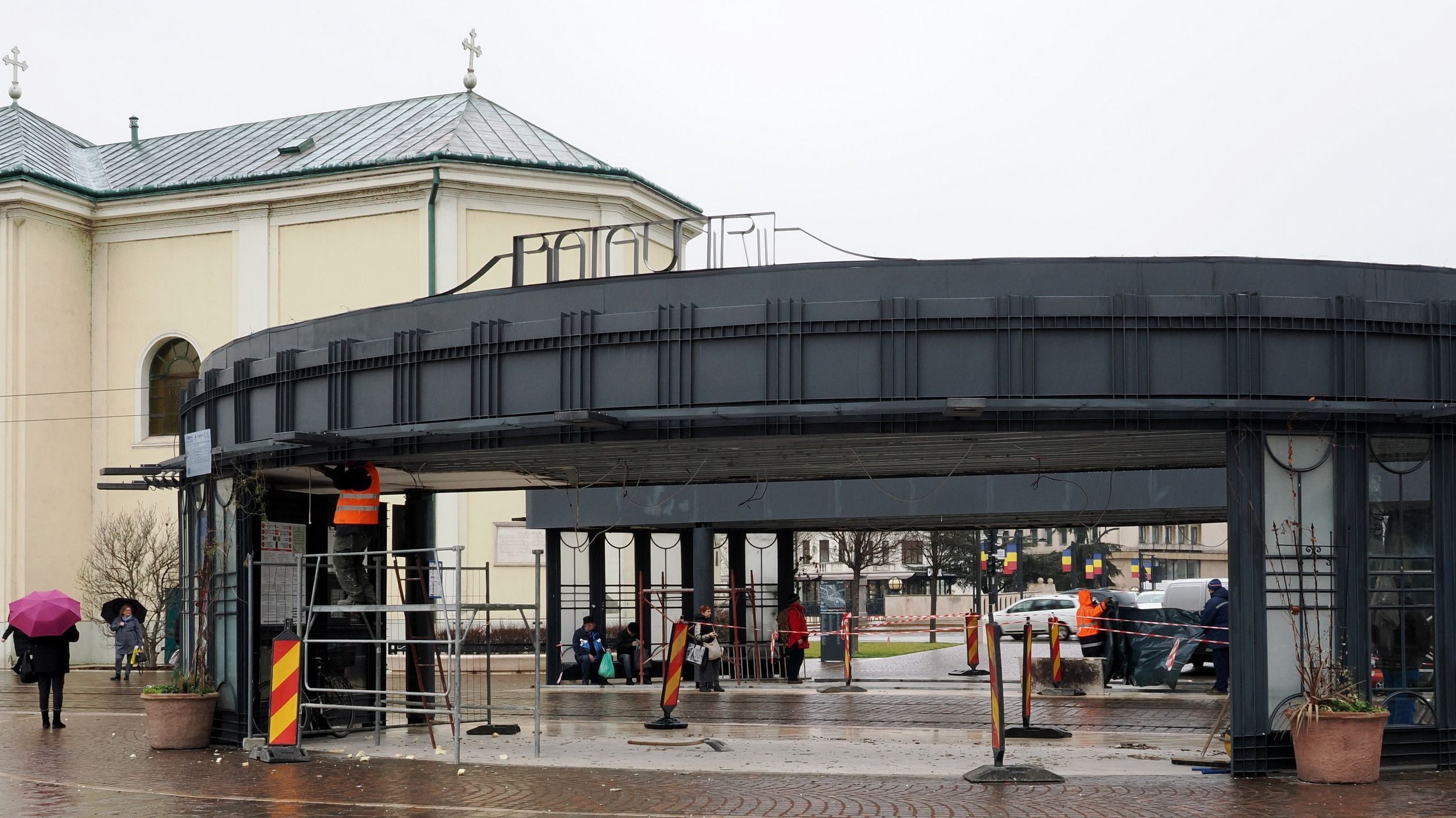 Javítási munkálatok a Szent László téri villamosmegállón