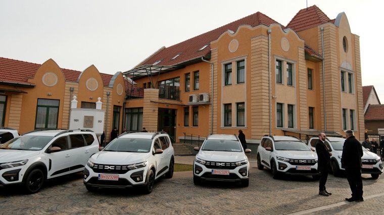 Ajándékautók a magyar kormánytól a KREK szórványgyülekezeteinek