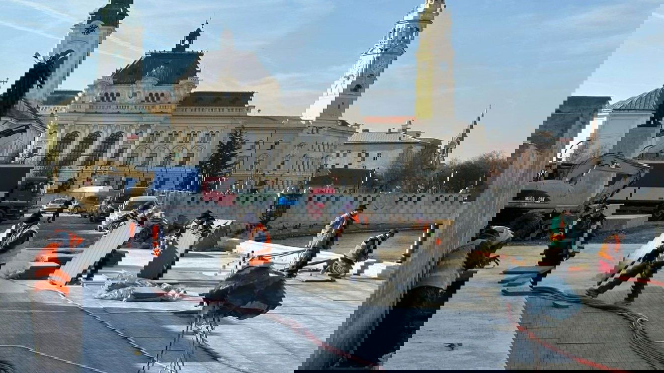 Elkezdődött a Kossuth utcai tér burkolása